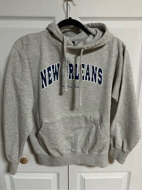 Light Gray New Orleans “The Big Easy” Pullover Hoodie in Navy Print Size S